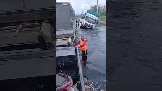 Menerjang banjir pangkalan kerinci [upl. by Urbani]