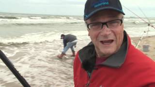 Vraag het aan Ed  strandvissen op Maasvlakte 2 [upl. by Enyamert]